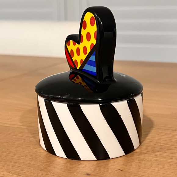 Romero Britto Colorful Heart Round Trinket Box - Picture 3 of 10